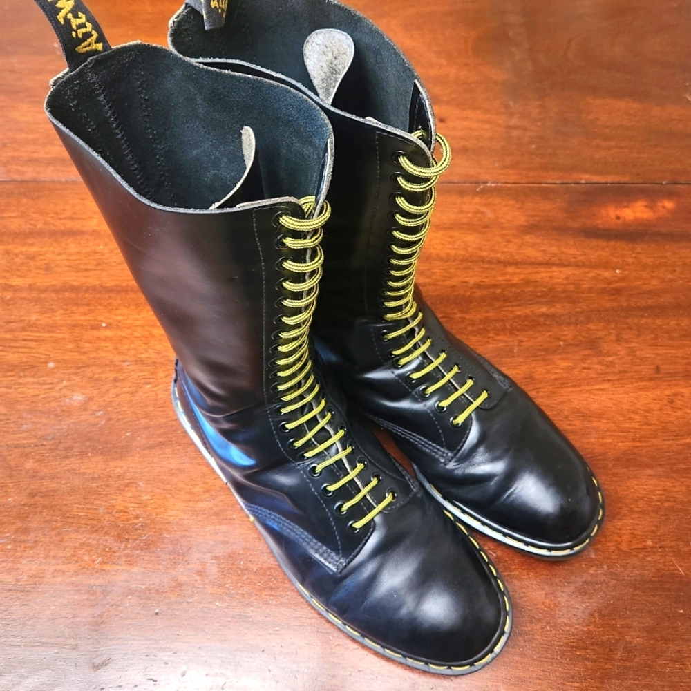 Made in England Doc Marten boots - Picture 3 of 9